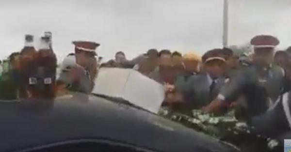 كسيدة خايبة بزاااف لطوموبيل عـــامرة بقراعي ديال الشراب