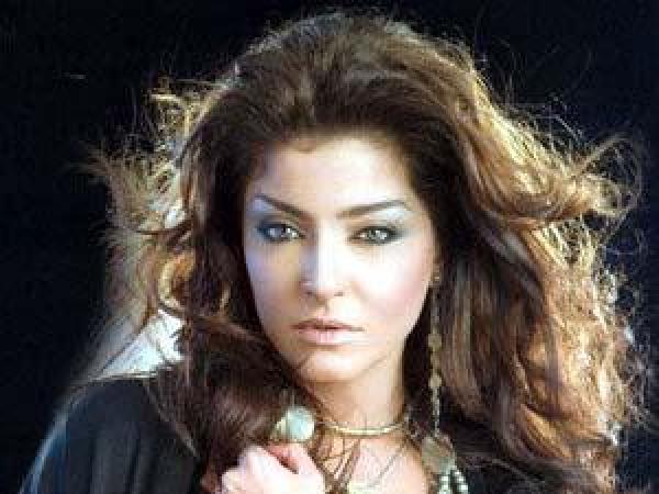 علا غانم : ملابسي عارية و لكن