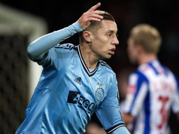 العيساتي يسجل و يقترب من لقب البطولة