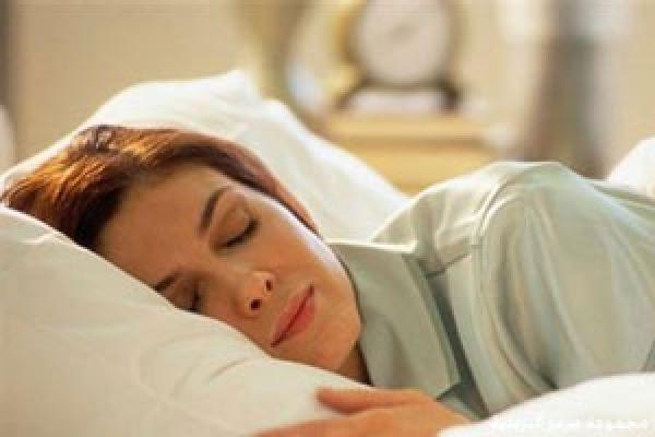 النوم أقل من 6 ساعات يزيد خطر الذبحة الصدرية عند النساء