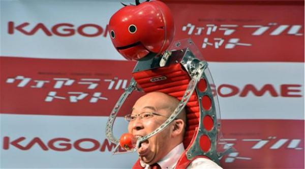 روبوت "الطماطم المحمولة" ليأكلها العداؤون في ماراثون طوكيو