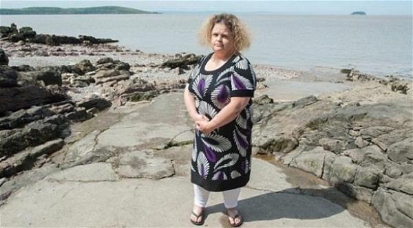  ماري لورد سارت نصف ميل إلى البحر وهي نائمة (دايلي ميل) 