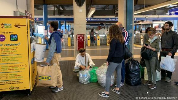 القناني البلاستيكية وسيلة جديدة لشراء تذاكر المواصلات