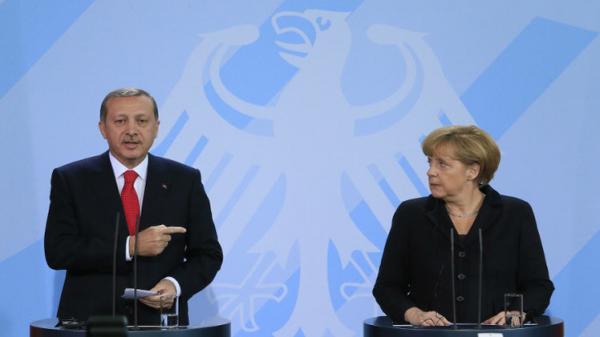 أردوغان يصفع ميركل : أنا رئيس مسلم وأرفض استعمالك لعبارة "الإرهاب الإسلامي" (فيديو)