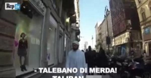 بالفيديو والصور.. شاهد ماذا حدث لشاب مصري تجول في شوارع إيطاليا بـ «زي إمام»