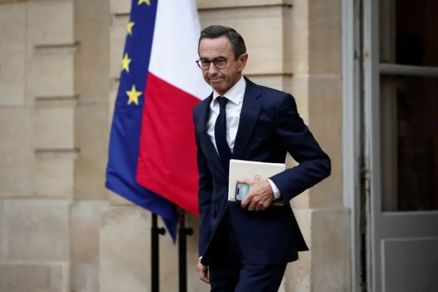 فرنسا تفتح النار على مسؤولين جزائريين كبار وتفرض عليهم قيوداً غير مسبوقة