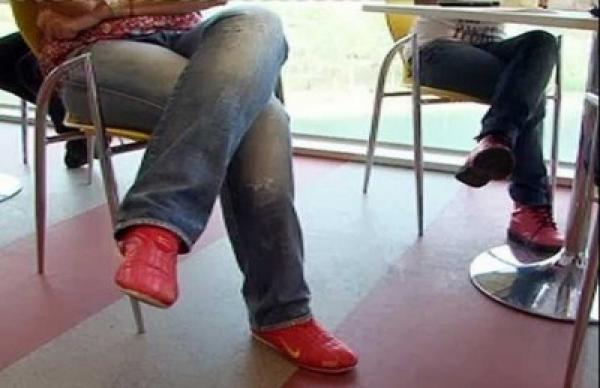 هذه هي أضرار وضع الساق على الأخرى!!