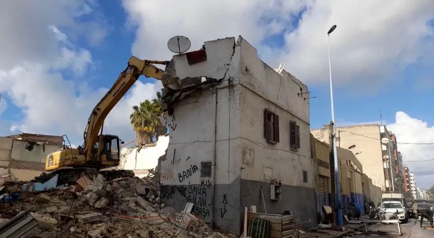 استنفار كبير بدرب غلف…السلطات تطلق أوسع عملية هدم للمنازل "بقطع ولد عايشة"