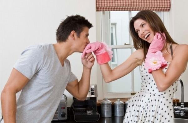 زوجك غير رومانسي؟ إليك الحل