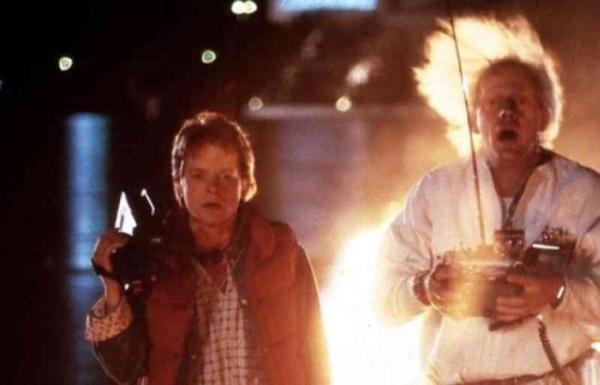 فيزيائي يحقق اكتشافا مثيرا حول إمكانية السفر عبر الزمن