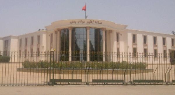 رئيس جماعة يعتدي على باشا حاول تحرير ملك عام