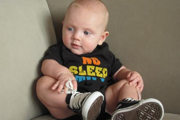 حذاء الطّفل يحدّد مستقبل عظام قدميه