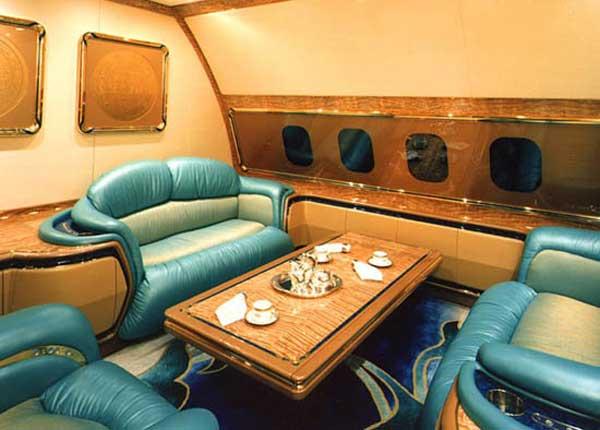 بالصور.. طائرة الوليد بن طلال المصنوعة من الذهب