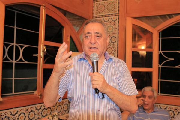 زيان: سيدنا مشى تعشا عند أخنوش ورجع أخنوش كايحسب راسو هو الملك ديال البلاد