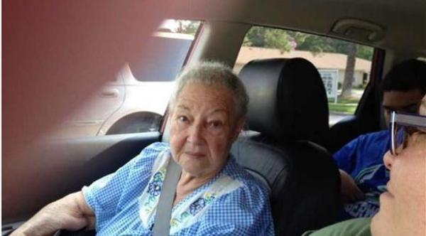 ثمانينية تنقذ 11 شخصاً من الموت في حريق