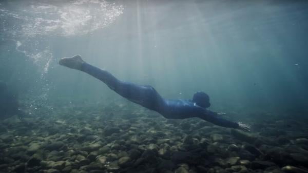 فيديو يثير الجدل..هل استطاع غواص بالفعل العبور من المغرب إلى إسبانيا تحت البحر؟