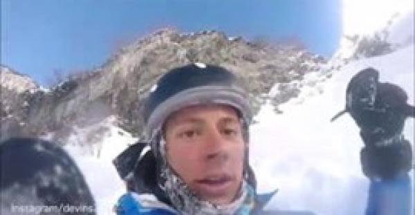 بالفيديو.. لحظة سقوط متزلج من ارتفاع 45 مترا