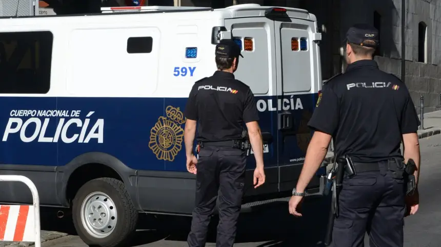 سقط في قبضة الشرطة الأسبانية.. تفاصيل الإطاحة بمغربي سرق ابن الرئيس الكولومبي بمدريد