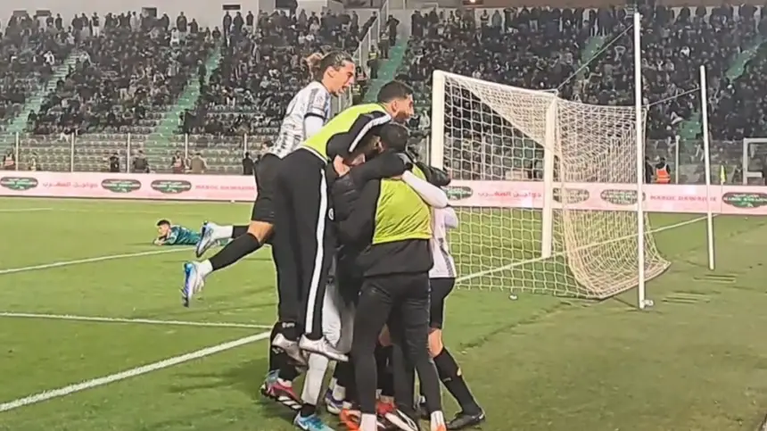 فرحة لاعبي الاتحاد الاسلامي الوجدي بعد هدف الفوز بمرمى الرجاء