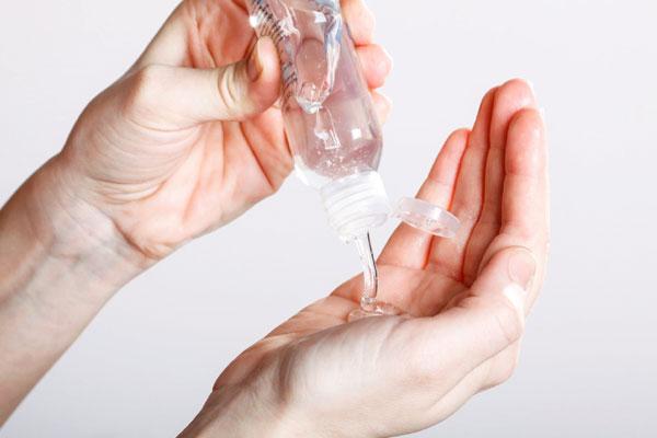 إدارة مستشفى الولادة السويسي تكشف حقيقة بيع قنينات التطهير والتعقيم للممرضين