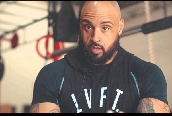 الإرادة تساعد رجلاً بديناً على خسارة 60 كلغم وتحوله إلى رياضي