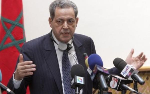 العنصر يتلعثم أمام الملك خلال عملية تقديم حصيلة المبادرة الوطنية للتنمية البشرية