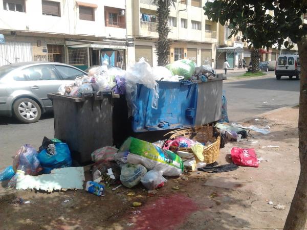 ساكنة المحمدية تحتج بقوة على فشل تدبير قطاع النظافة و تطالب بتدخل المجلس البلدي‏
