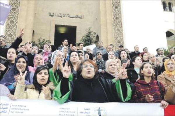 الشلل يتهدد محاكم المملكة بسبب عزم كتاب الضبط الانتفاضة ضد وزارة العدل