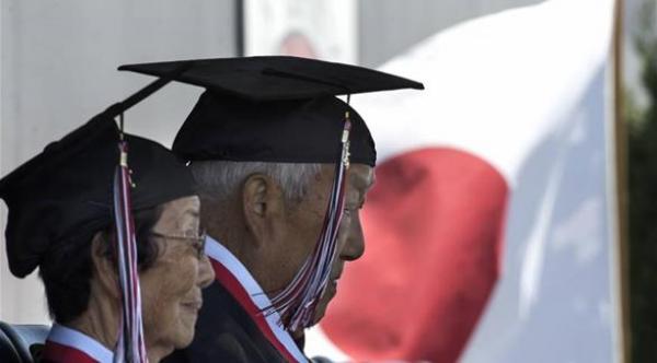 يحصلان على الشهادة الثانوية.. في التسعين