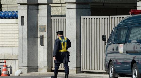 ياباني يحتجز ابنه المعاق في قفص 20 عاماً