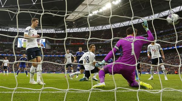 معاقبة فريق نيم بالنزول إلى القسم الثالث في فرنسا بسبب تلاعب رئيسه السابق في نتائج مباريات