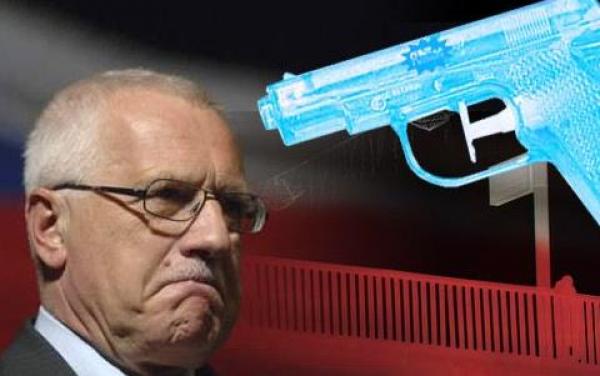 محاولة "اغتيال" رئيس التشيك بمسدس بلاستيكي