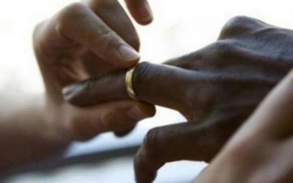 منح الجنسية لأزواج المغربيات : هل يصبح الزواج الأبيض تجارة رائجة بين الأفارقة والمغربيات؟