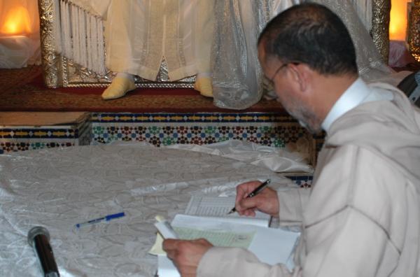 عدول المملكة غاضبون: مشروع القانون الجديد يمنع العدول من ممارسة مهن عديدة من بينها التجارة