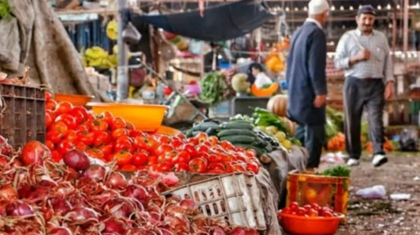 تجار الفواكه والخضر بسوق ميدلت يكشفون لـ"أخبارنا" حقيقة تراجع الأسعار في رمضان