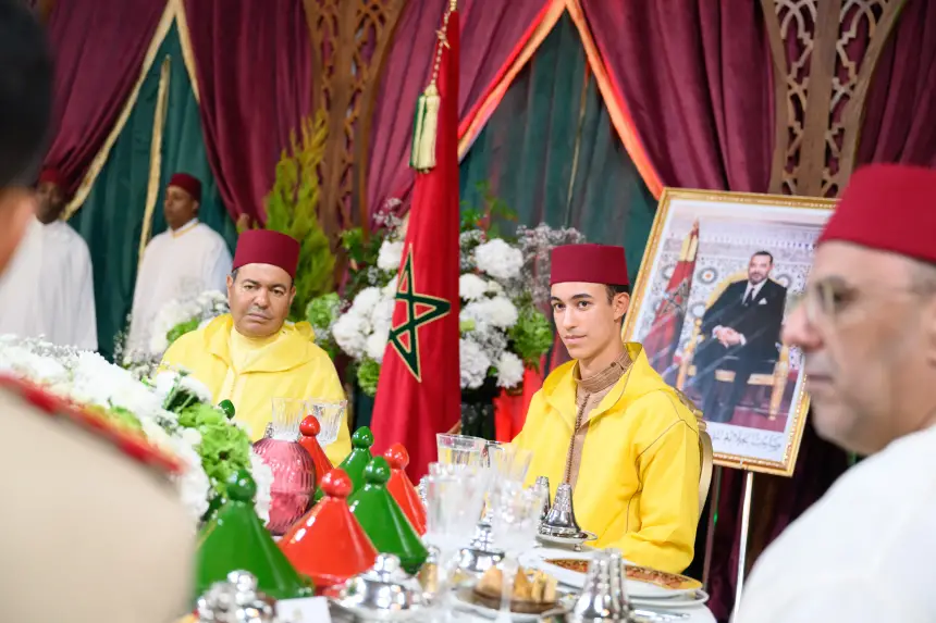 أخبار وطنيةعيد العرش..رئيس الحكومة يقيم مأدبة غداء بحضور ولي العهد الأمير مولاي الحسن والأمير مولاي رشيدبمناسبة الذكرى السابعة والعشرين لاعتلاء صاحب الجلالة الملك محمد السادس، نصره الله، عرش أسلافه المنعمين، أقام رئيس الحكومة، اليوم الخميس بتطوان، مأدبة غداء، بحضور صاحب
