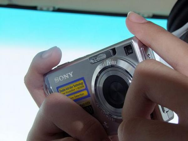 مسير مصنع بتطوان يستغل العاملات في تصوير أفلام خليعة و بيعها للمواقع الالكترونية المختصة