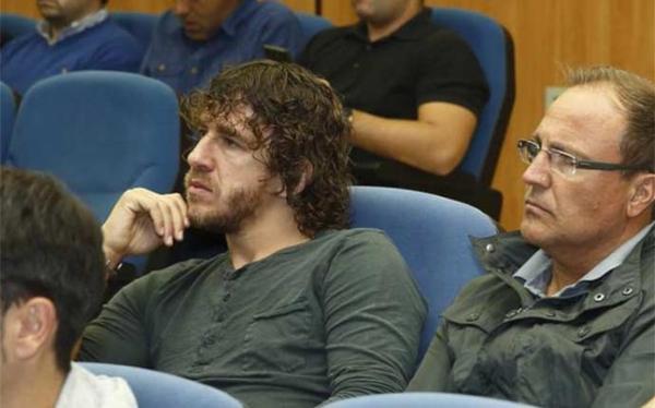 جماهير برشلونة تتهم بويول بالخيانة !