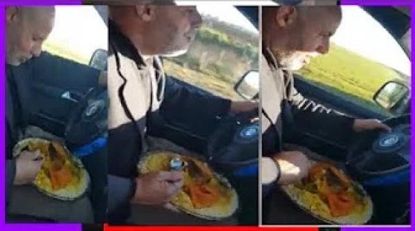 مغربي ياكل الكسكس و هو يسوق سيارة