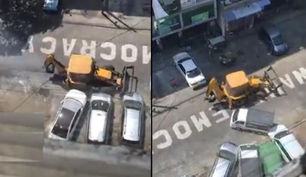 جرافة تتلف عددا من السيارات المتوقفة في شوارع يانغون في ميانمار