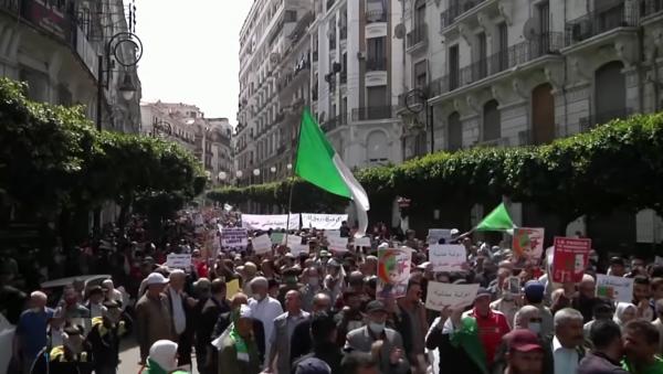 الجزائر: متظاهرو الحراك يطالبون باستقلالية القضاء