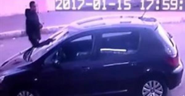 بالفيديو.. سرقة هاتف من سيارة أمام عين صاحبه بالدارالبيضاء