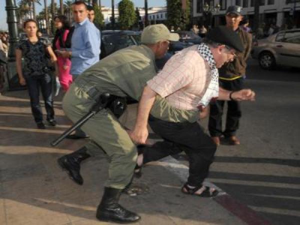 حقوقي مغربي يتهم الأمن بالاعتداء عليه بالتواطؤ مع \'بلطجية\' السلطة 