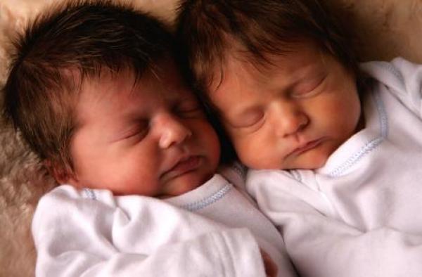 اكتشاف جين غامض مسؤول عن ولادة التوأم