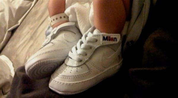 هل يساعد ارتداء الرضيع للجوارب على النوم؟