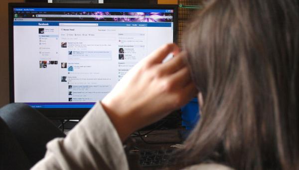 ردوا البال لبناتكم...تحدي خطير يجتاح الفايسبوك قد يؤدي إلى عواقب وخيمة