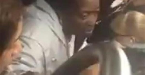 بالفيديو والصور.. شاب يتشاجر مع فتاة في «المترو» لغيرته على صديقته