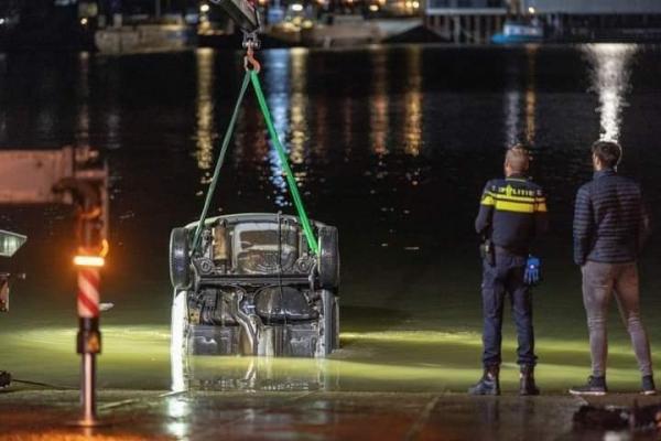 فاجعة بهولندا.. غرق جميع أفراد أسرة مغربية بعد سقوط سيارتهم في نهر