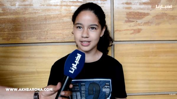 تلميذة من تيفلت عمرها 13 سنة تبهر الجميع بطلاقتها في التحدث بـ 4 لغات عالمية ..