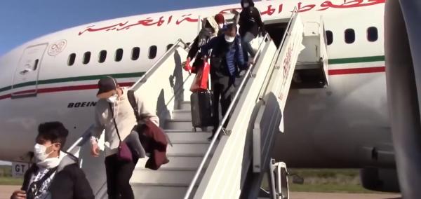 هكذا تم استقبال طلبة ووهان الصينية لحظة وصولهم إلى مطار بنسليمان